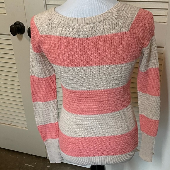 Lightweight sweater. - Picture 3 of 4